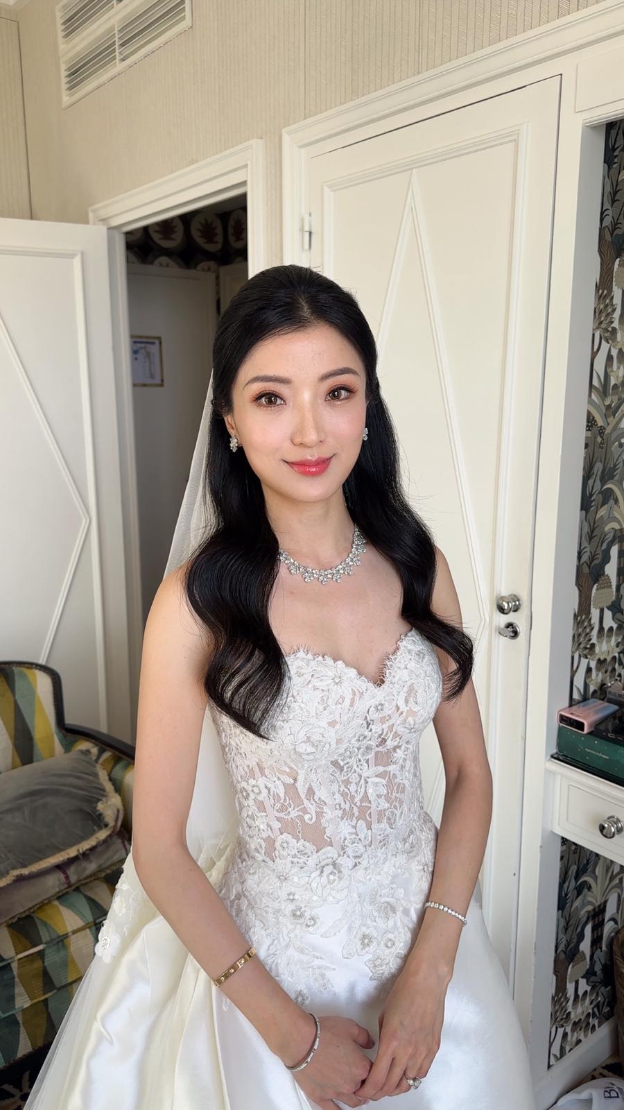 Bridal makeup and soft waves for a lace sweetheart gown, by Seoul Magic